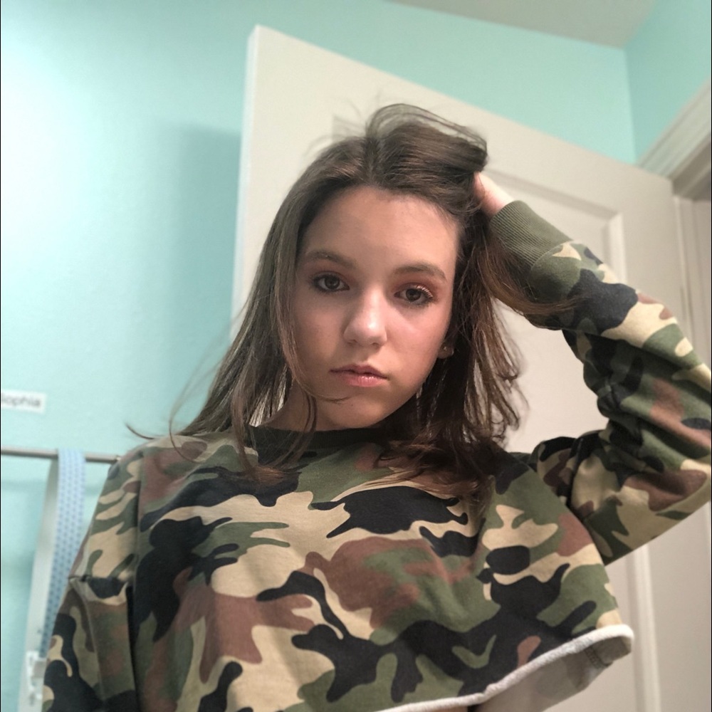 Forever 21 camouflage crop top